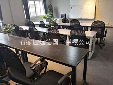 石家庄商户被暴力追债，雇远德保镖镇守店铺